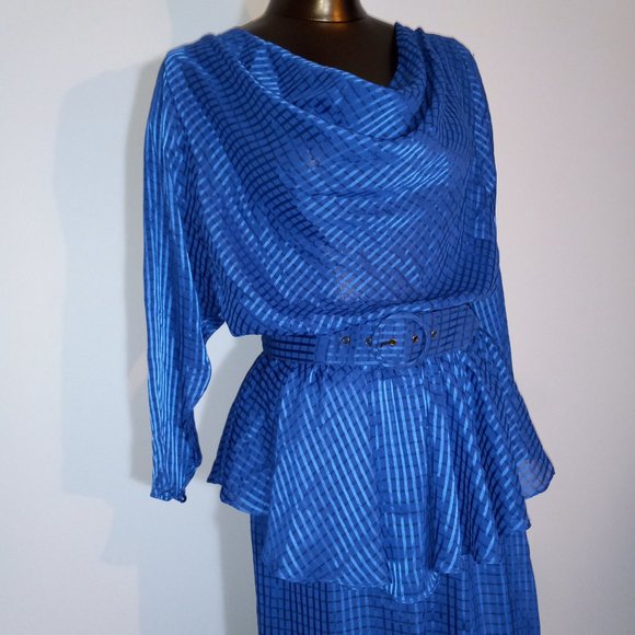 Cowl-neck chiffon dress with peplum & dolby sleeves, vintage 1970s-1980s - Picture 3 of 16